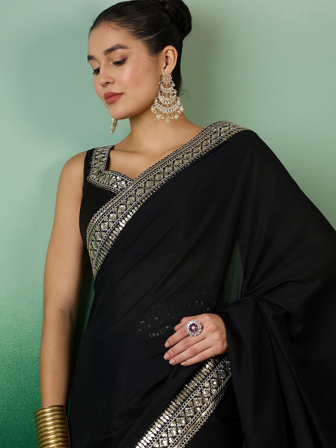 

Sangria Embroidered Saree, Black