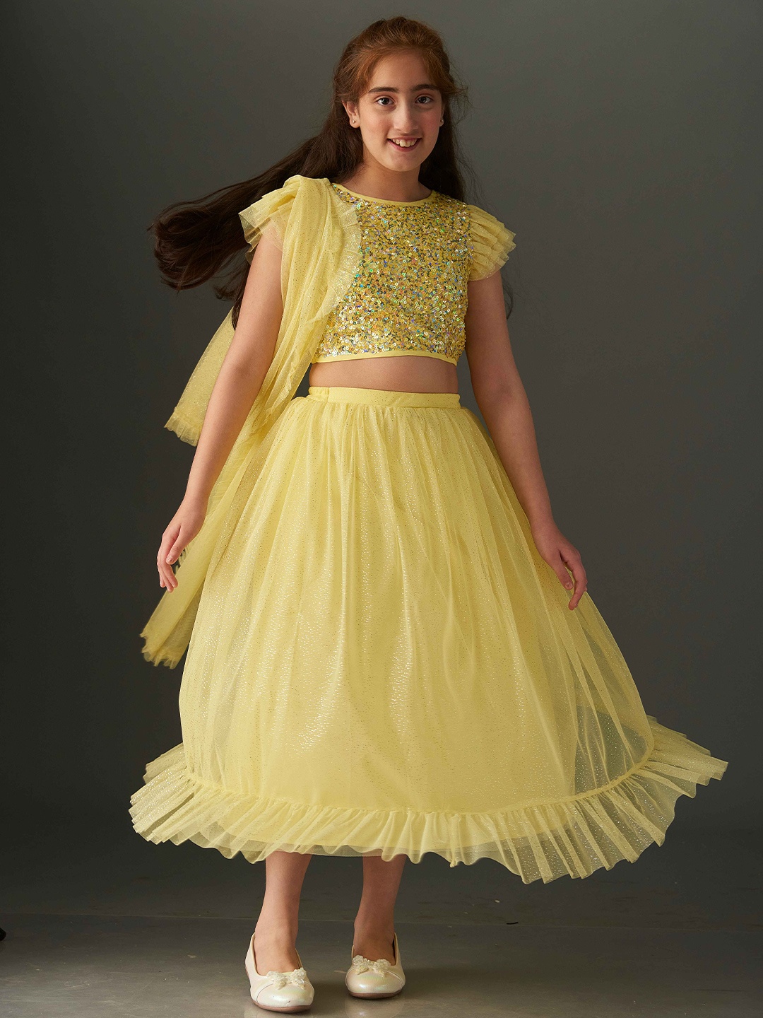 

KidsDew Girls Round Neck Flutter Sleeves Net Lehnga Choli with Dupatta, Yellow