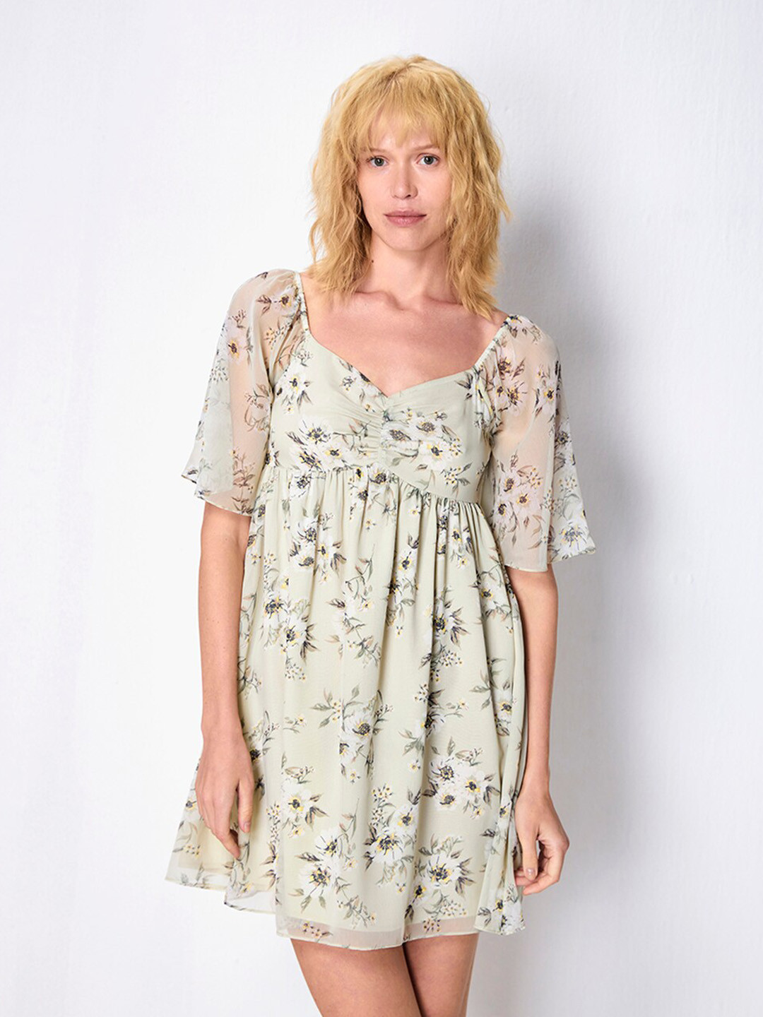 

COVER STORY Women Floral Printed Sweetheart Neck Chiffon Empire Mini Dress, White