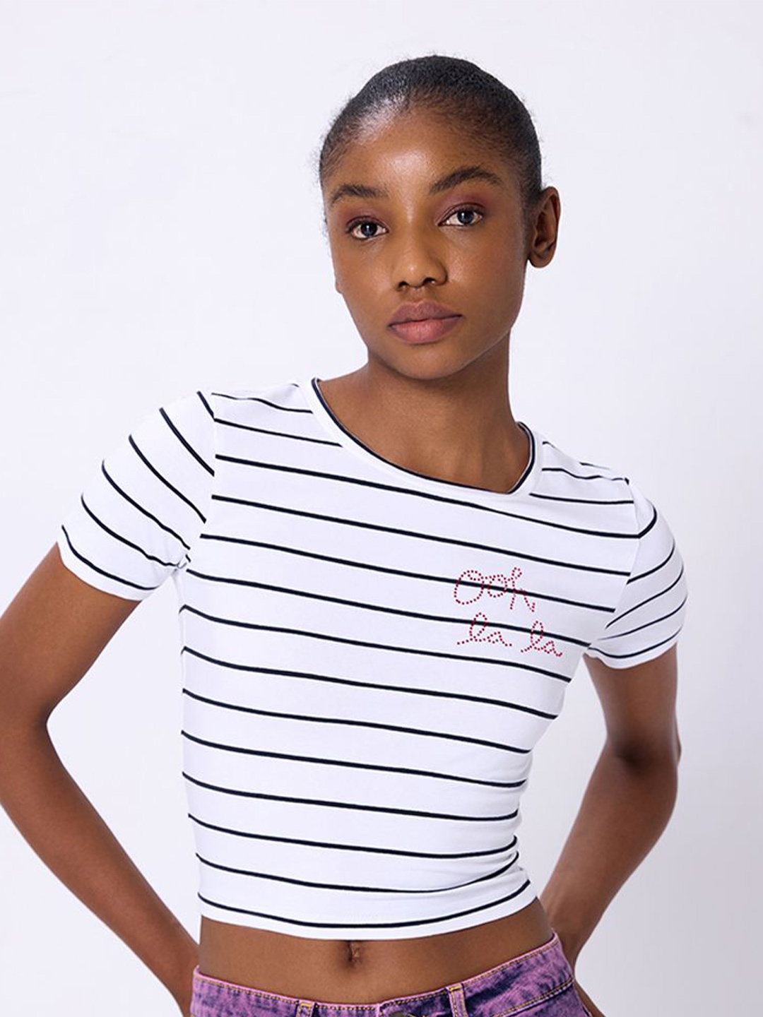 

COVER STORY White & Black Striped Round Neck Pure Cotton T-shirt