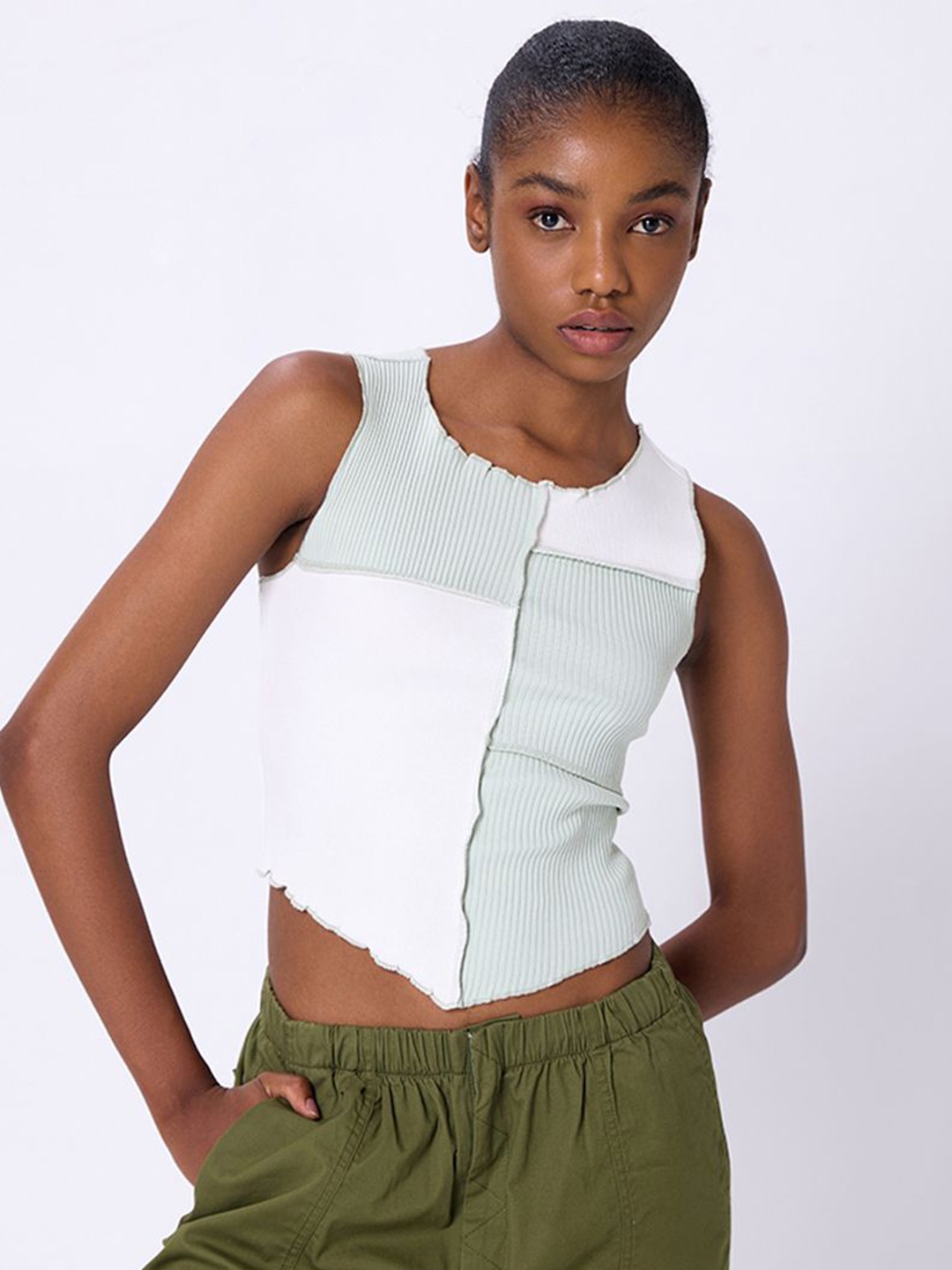 

COVER STORY Round Neck Colourblocked Cotton Crop Top, Green