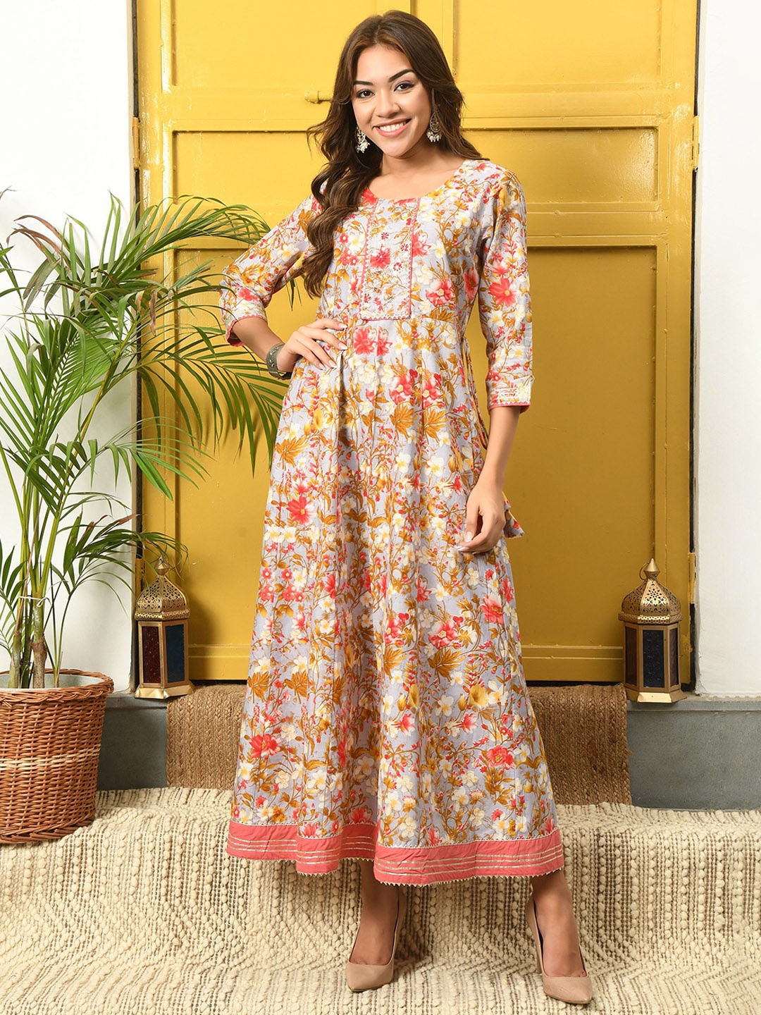 

Chandbaali Floral Printed Thread Work Floral Kurta, Grey