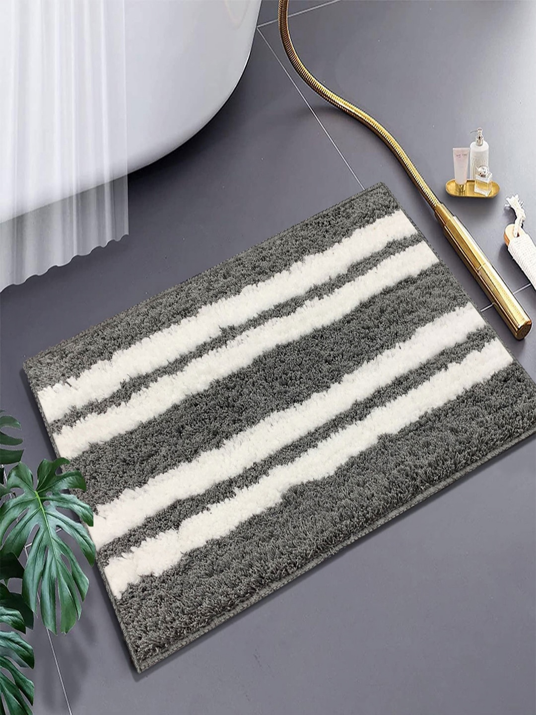 

LUXEHOME INTERNATIONAL Grey & White Striped Anti-Skid 2000 GSM Bath Rugs