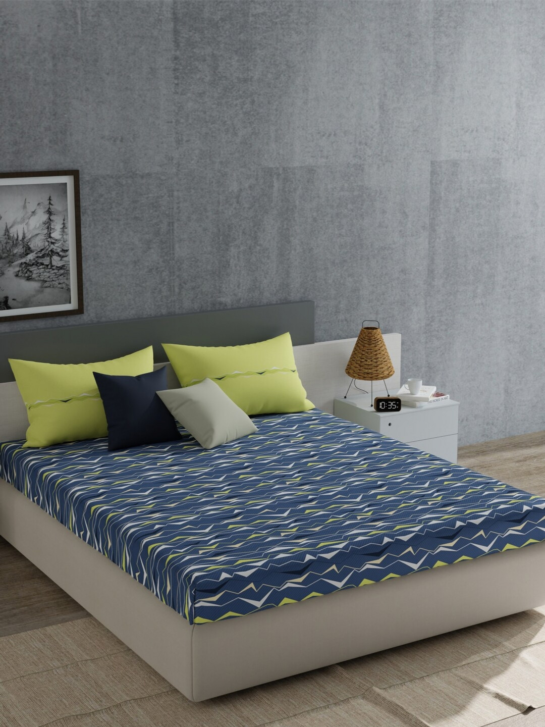 

MYTRIDENT Blue & White Abstract Printed Cotton 120 TC King Bedsheet With 2 Pillow Covers