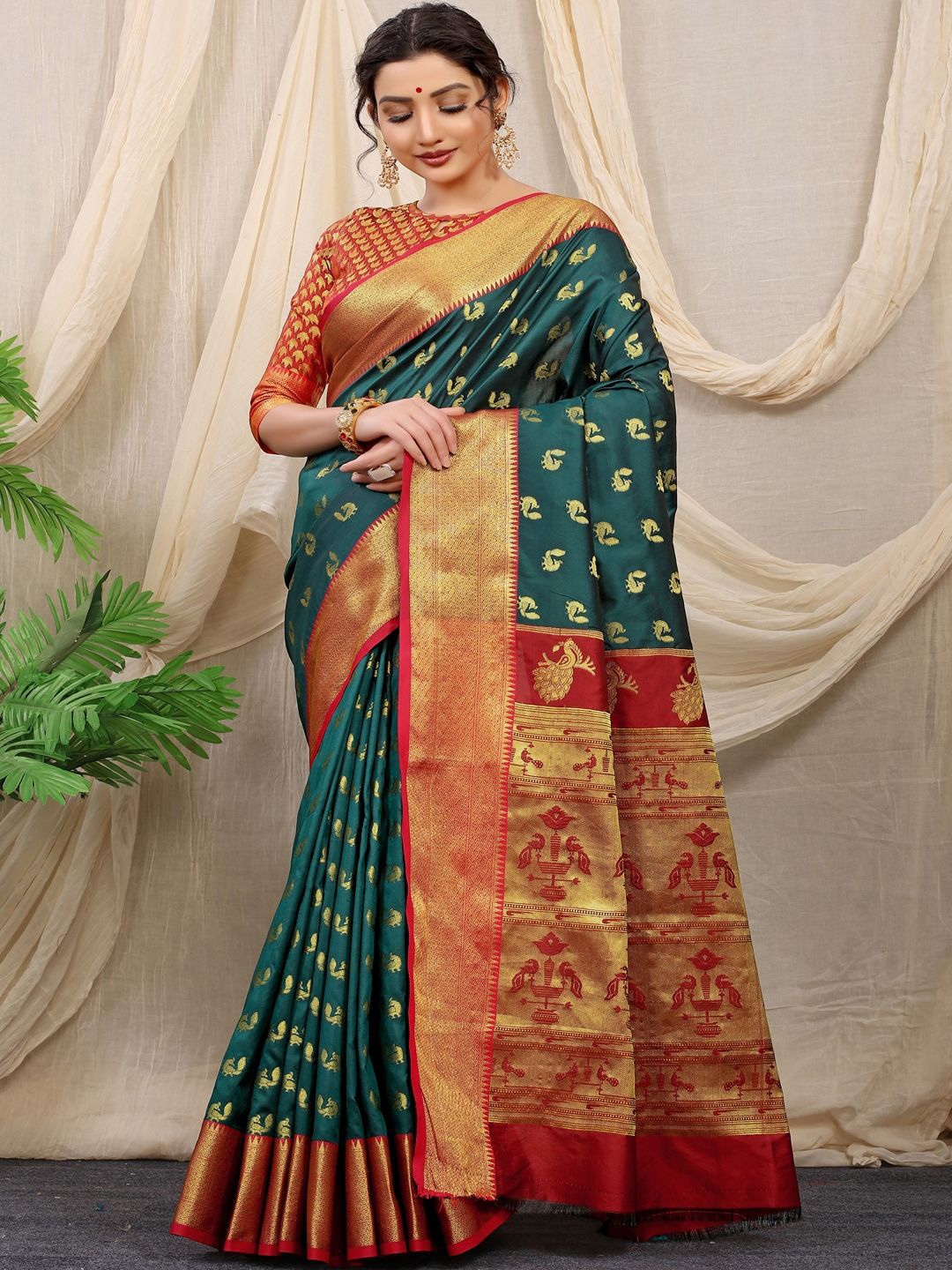 

SGF11 Ethnic Motifs Woven Design Zari Kanjeevaram Saree, Green