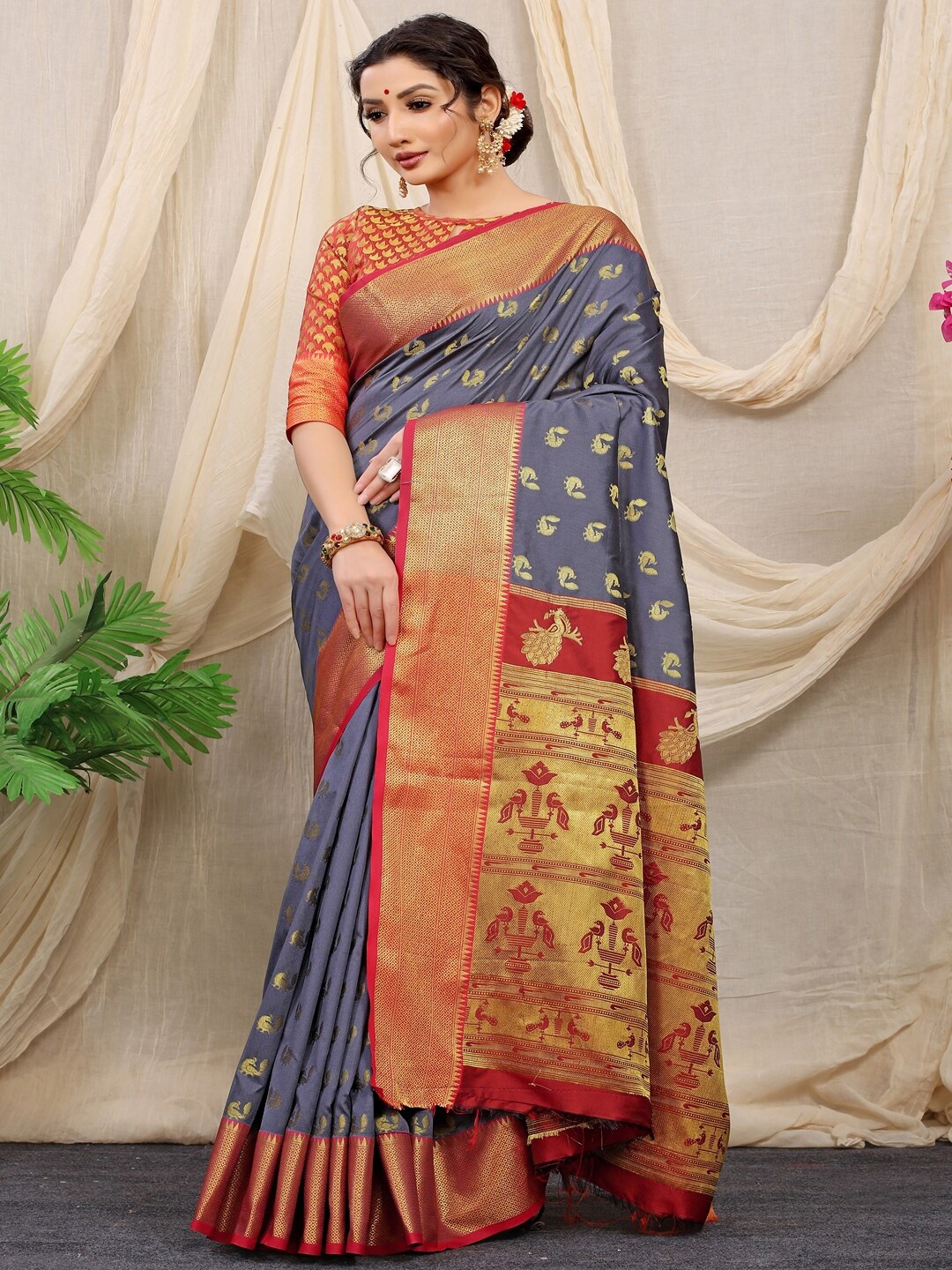 

SGF11 Ethnic Motifs Woven Design Zari Kanjeevaram Saree, Grey