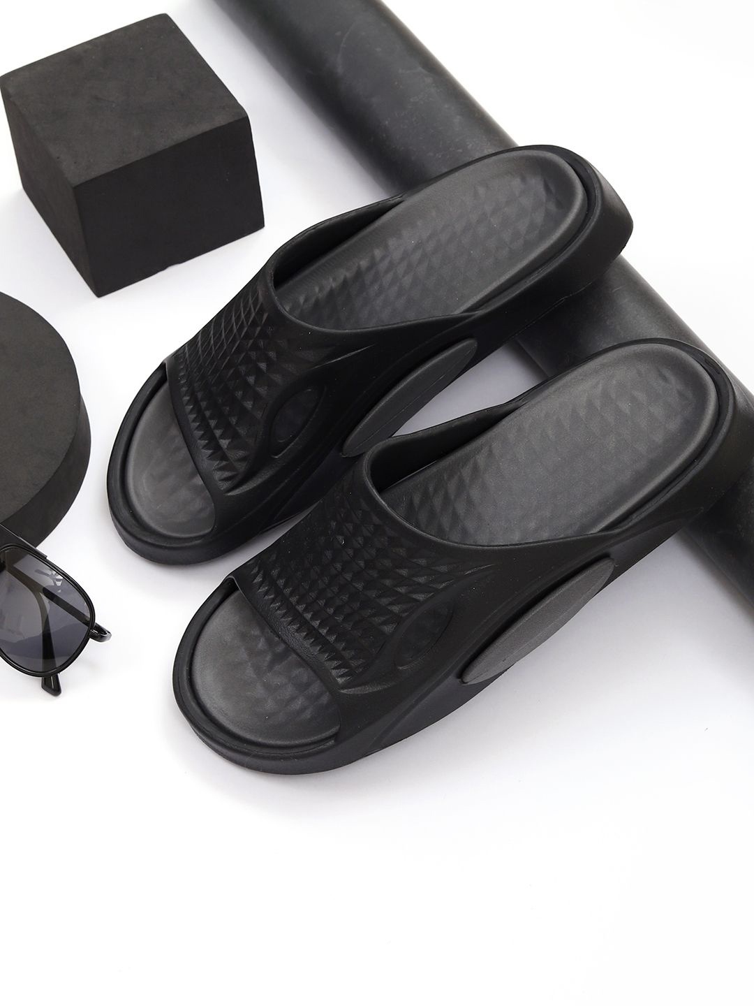 

HRX by Hrithik Roshan Men Black Croslite Sliders