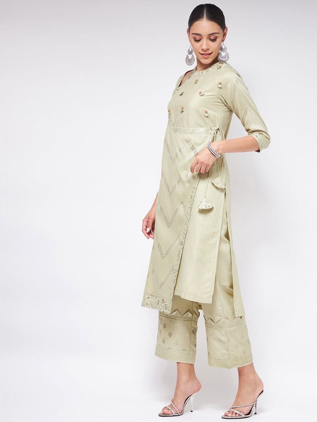 

Pannkh Yoke Design Gotta Patti Angarkha Kurta, Green