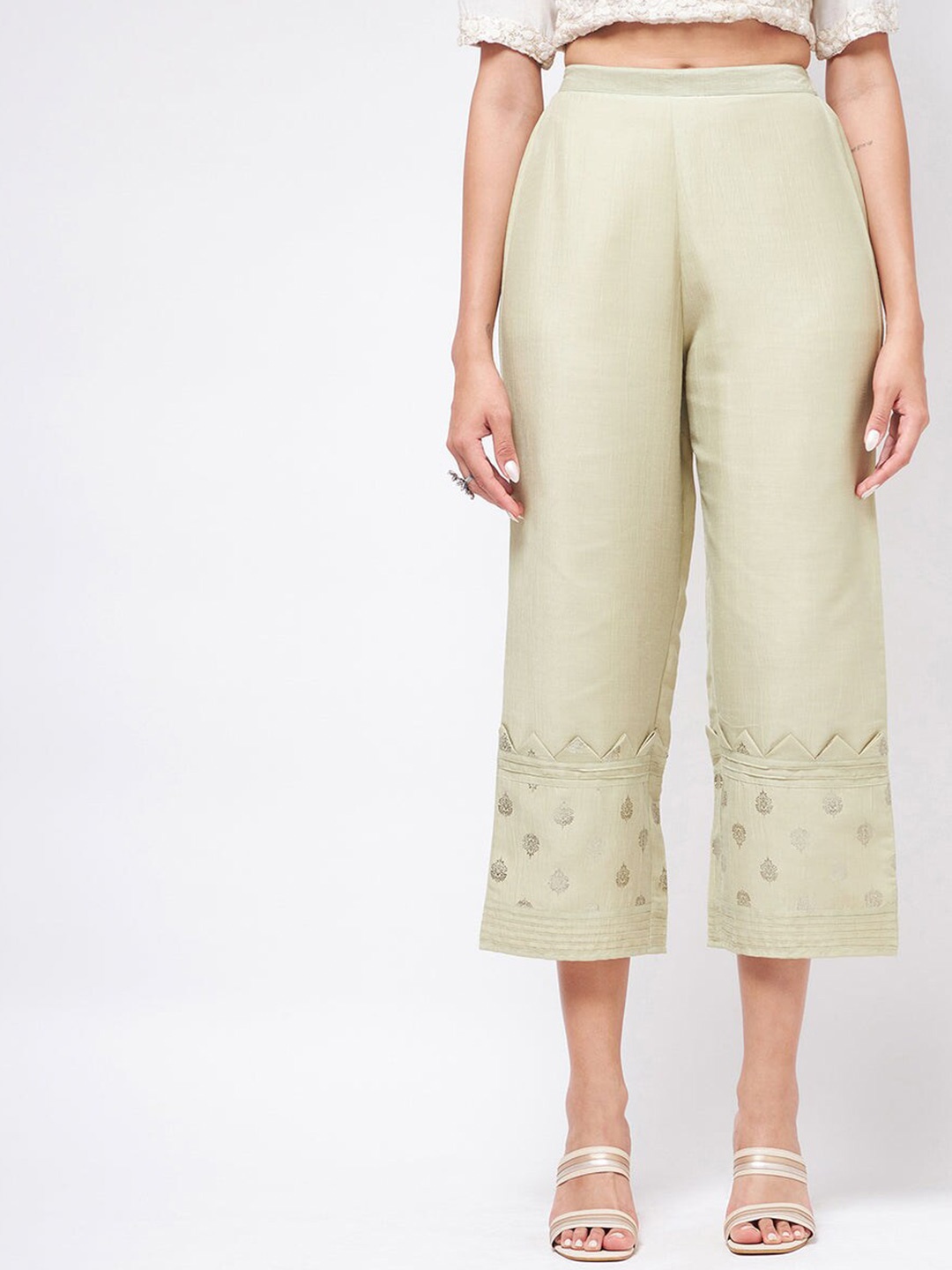

Pannkh Ethnic Motifs Foil Printed Cropped Palazzos, Green