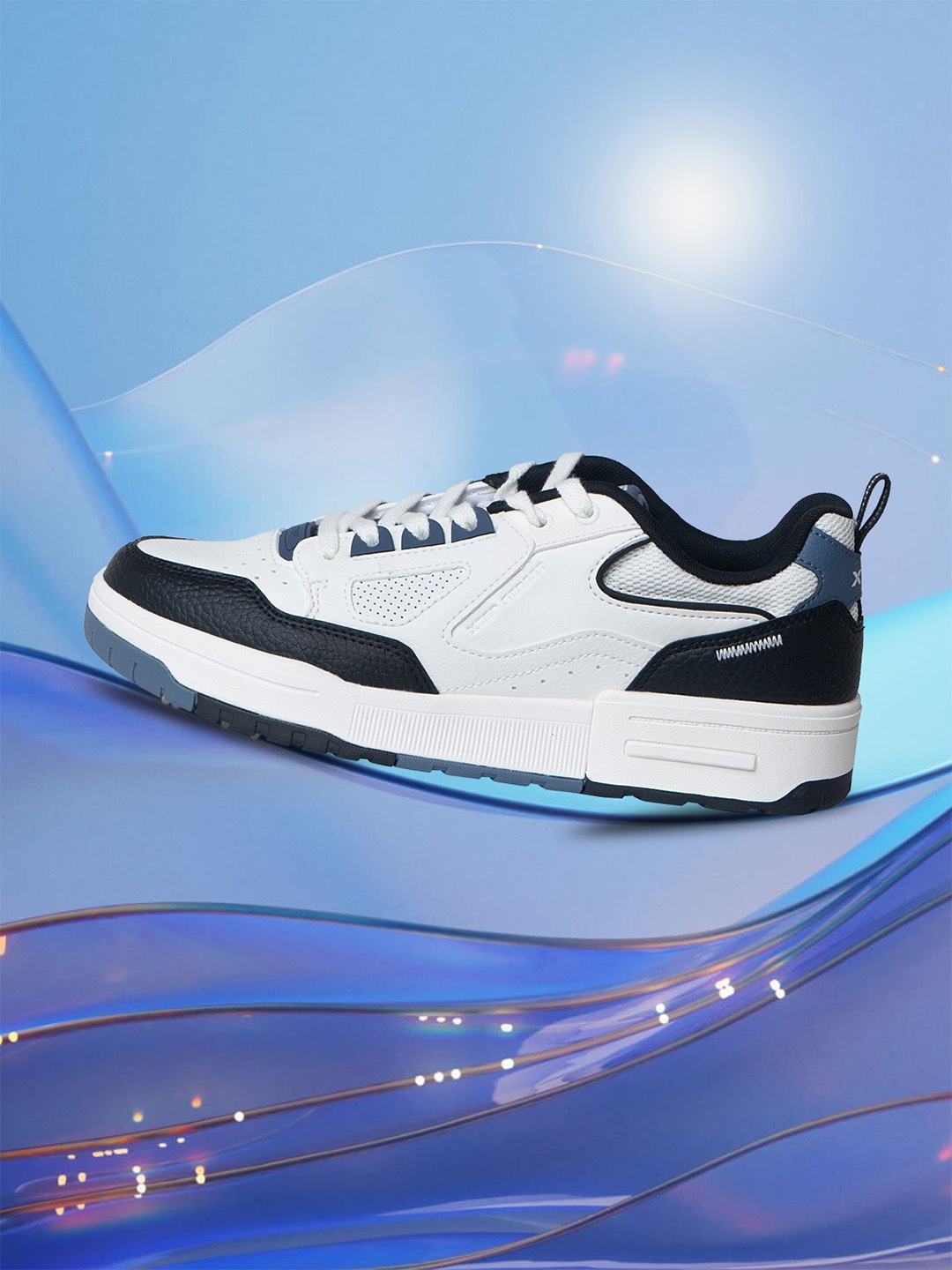 

Xtep Men Colourblocked Lace-Ups Lace-up Sneakers, White