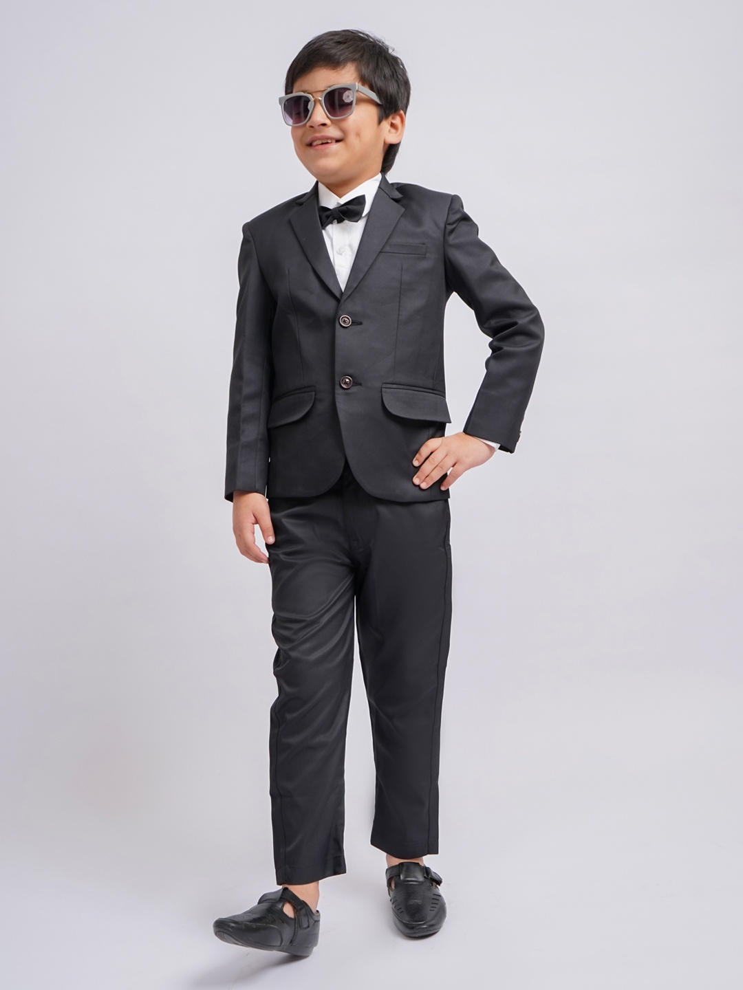 

VASTRAMAY Boys Slim Fit Single-Breasted Three-Piece Party Suit, Black
