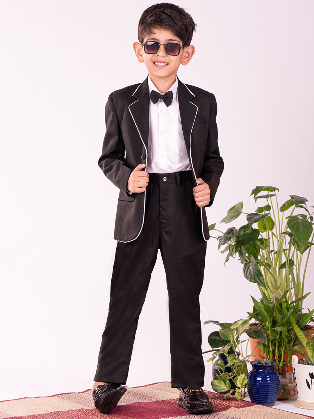 

VASTRAMAY Boys Slim Fit Single-Breasted Three-Piece Party Suit, Black