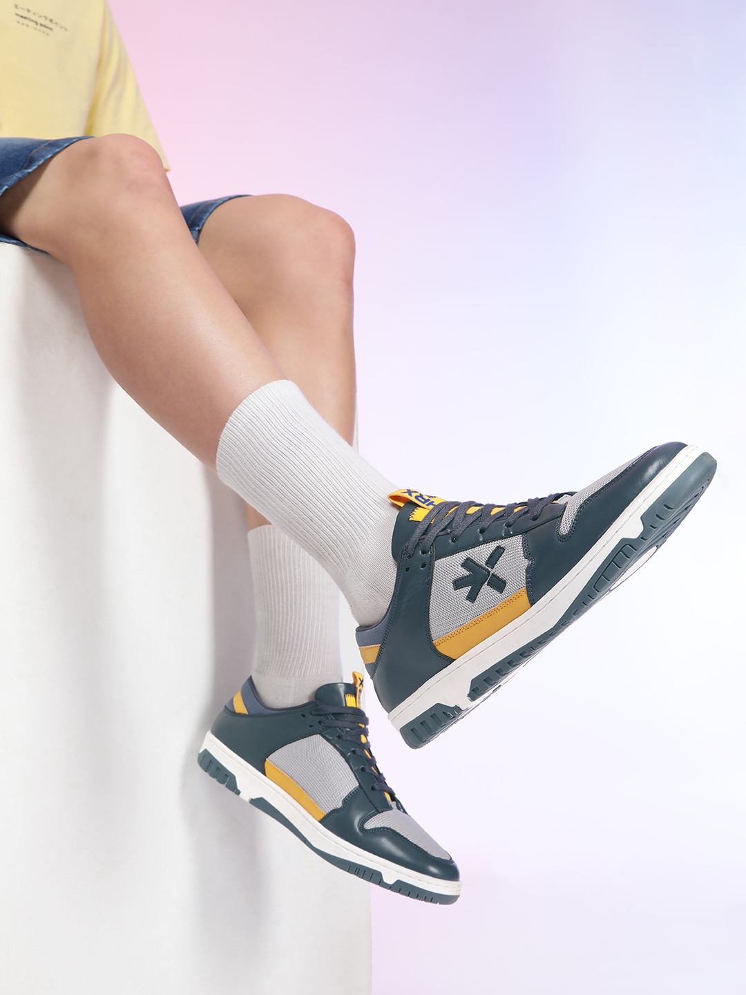 

HRX by Hrithik Roshan Men Colourblocked Sneakers, Grey