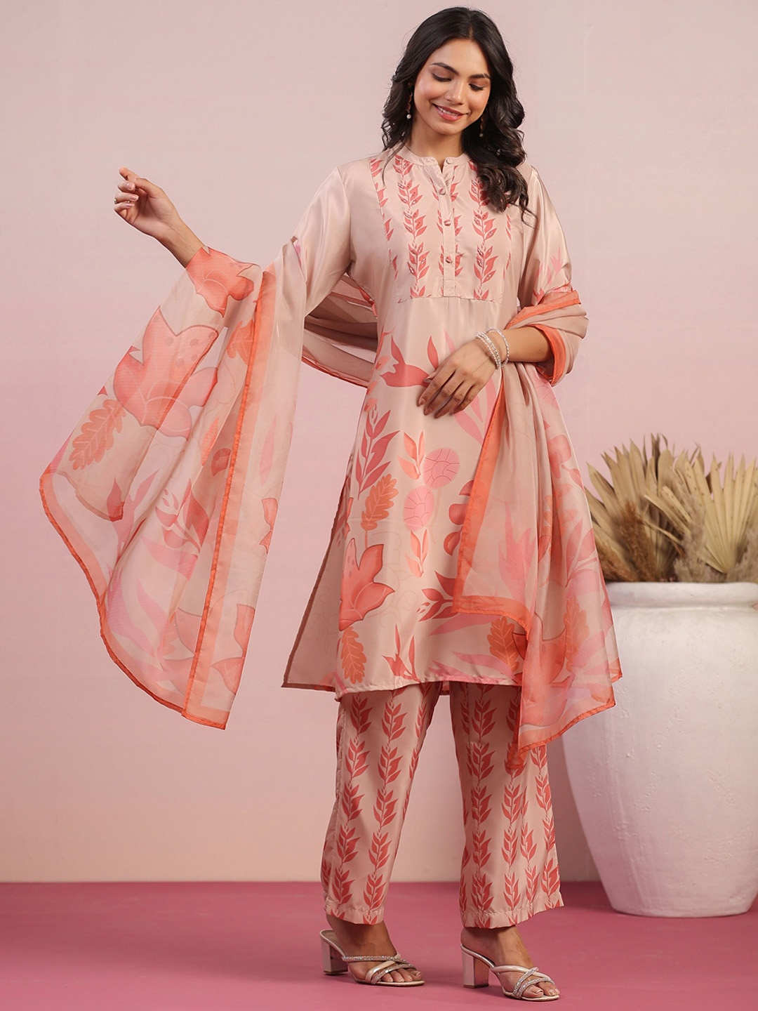 

mirari Floral Printed Mandarin Collar Straight Kurta & Trousers With Dupatta, Pink