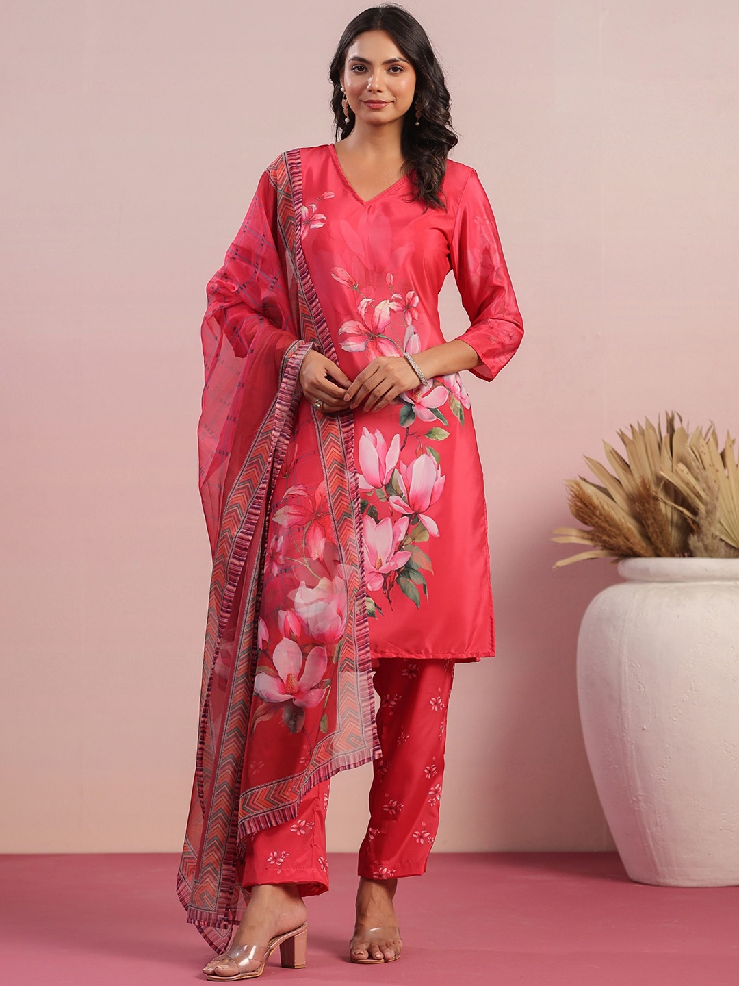 

mirari Floral Printed V Neck Straight Kurta & Trousers With Dupatta, Pink