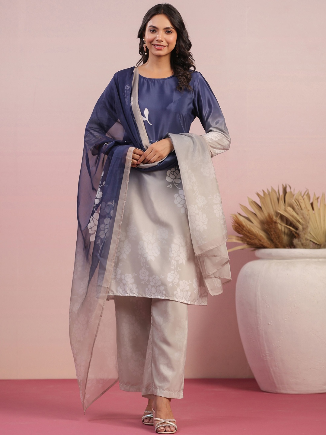 

mirari Floral Printed Round Neck Straight Kurta & Trousers With Dupatta, Blue