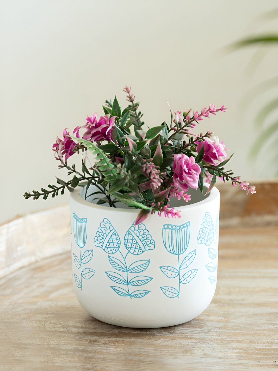 

ExclusiveLane Tulip White Printed Planters