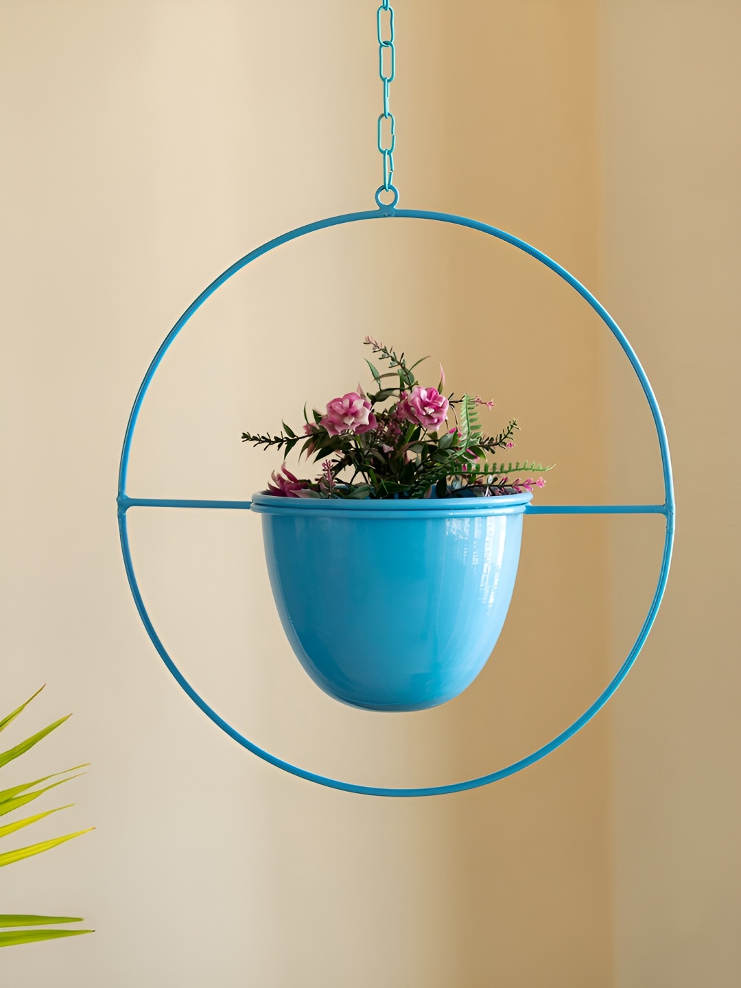 

ExclusiveLane Blue Bliss Round Iron Hanging Planters Pot With Holder