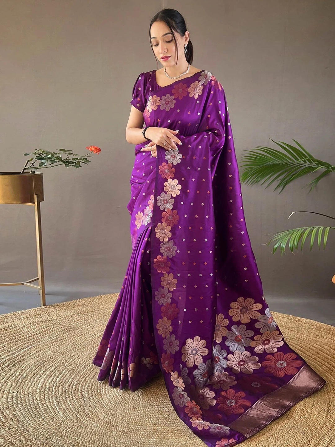 

nirja Fab Ethnic Motifs Banarasi Saree, Magenta
