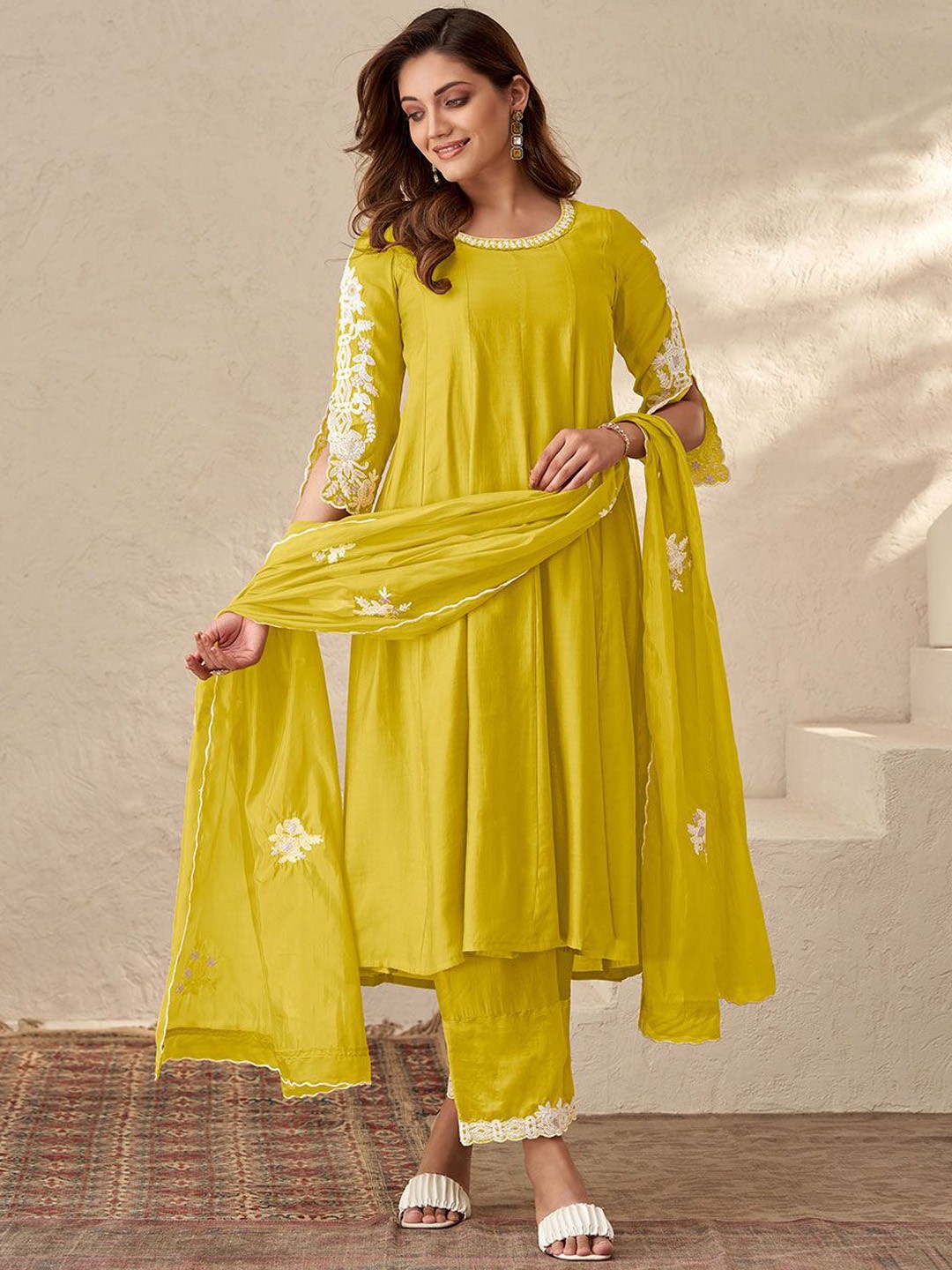

DRESOUL Floral Embroidered Regular Thread Work Kurta with Palazzos & With Dupatta, Yellow