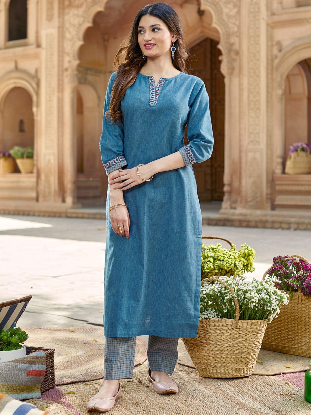 

WOMEN PLUS Women Handloom Kurta, Blue