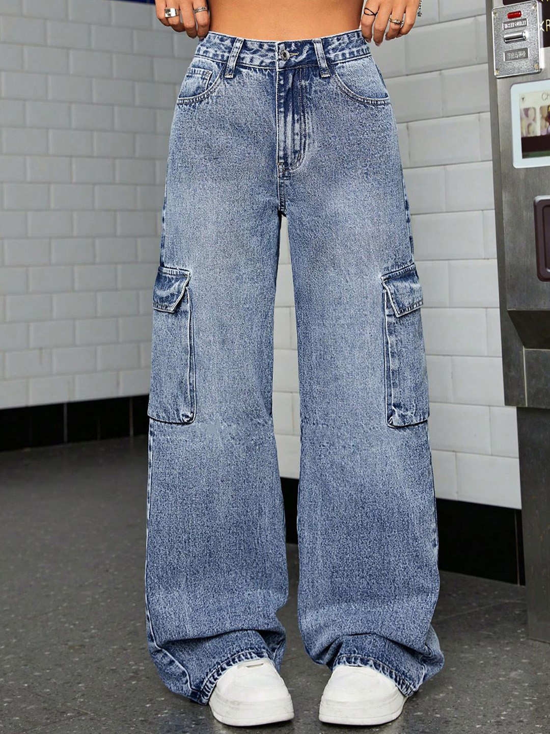 

Kotty Women High-Rise Clean Look Light Fade Stretchable Cargo Jeans, Blue