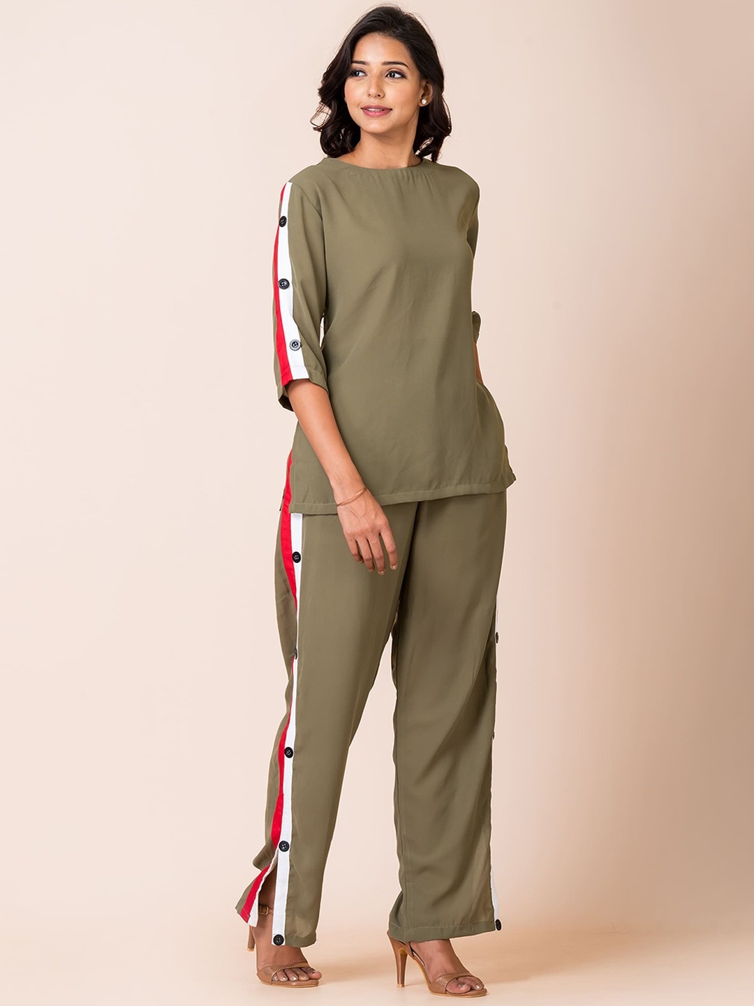 

SARSO Colourblocked Round Neck Casual T-Shirt With Trousers, Olive