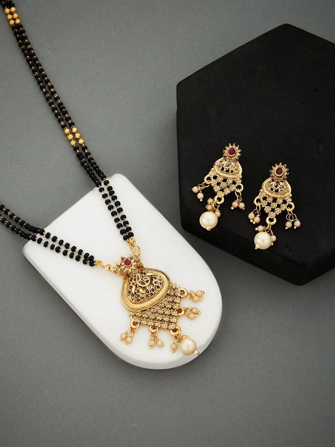 

ATIBELLE Gold-Plated Artificial Stones and Beads Mangalsutra