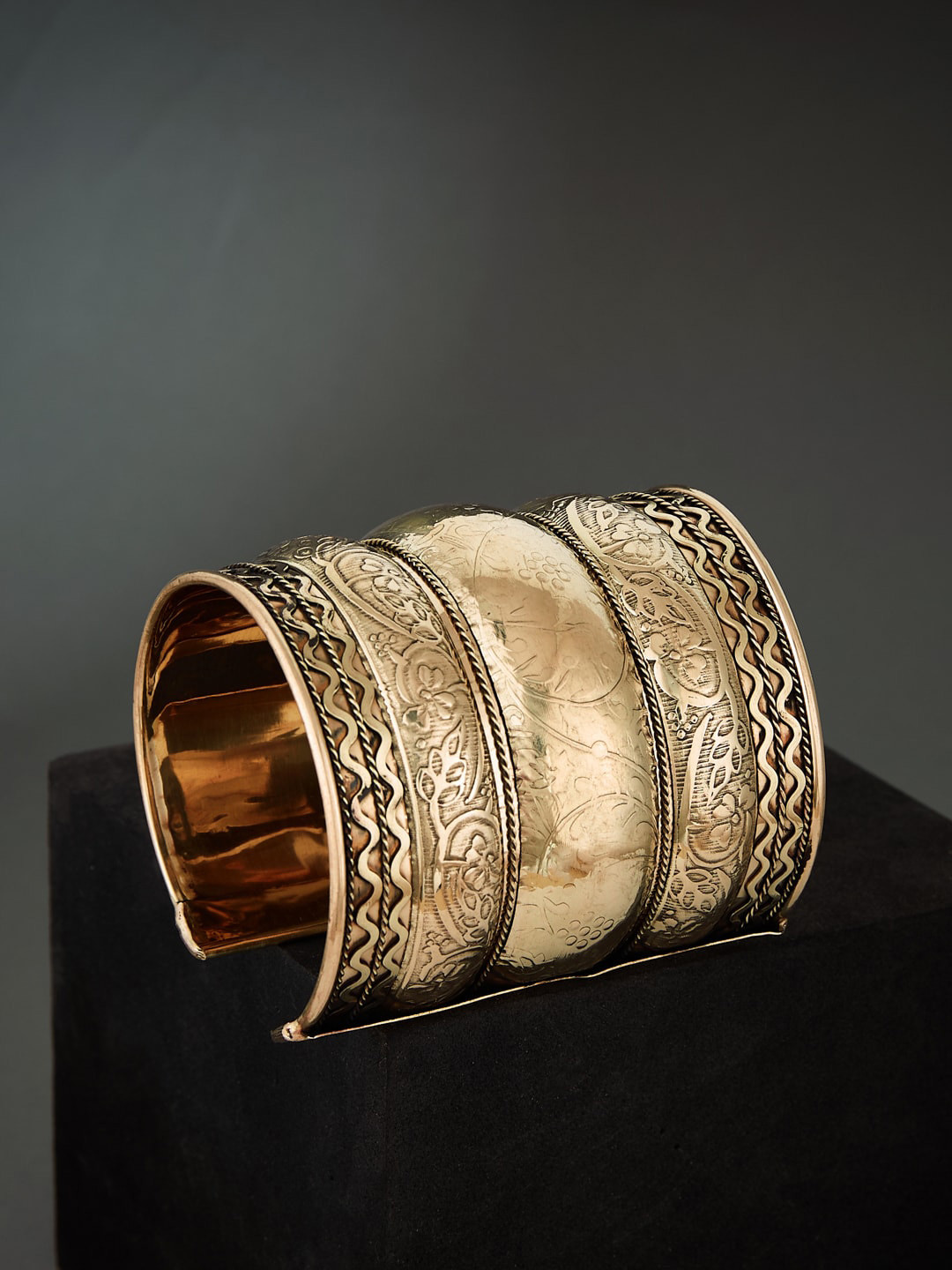 

ATIBELLE Gold Plated & Floral Textured-Round Shaped Bangle