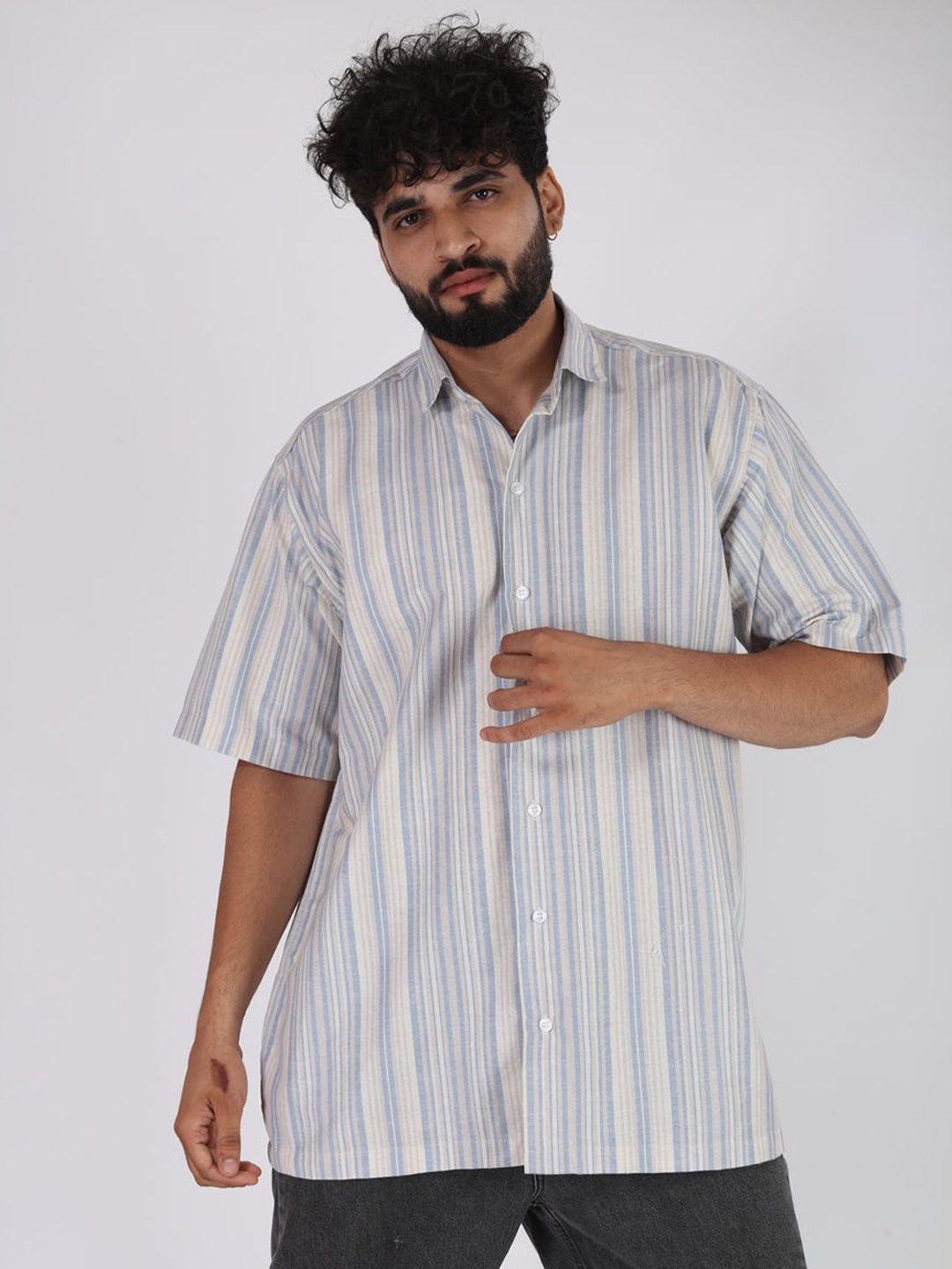 

BROWN BROTHERS Relaxed Striped Spread Collar Short Sleeves Oversized Casual Shirt, White