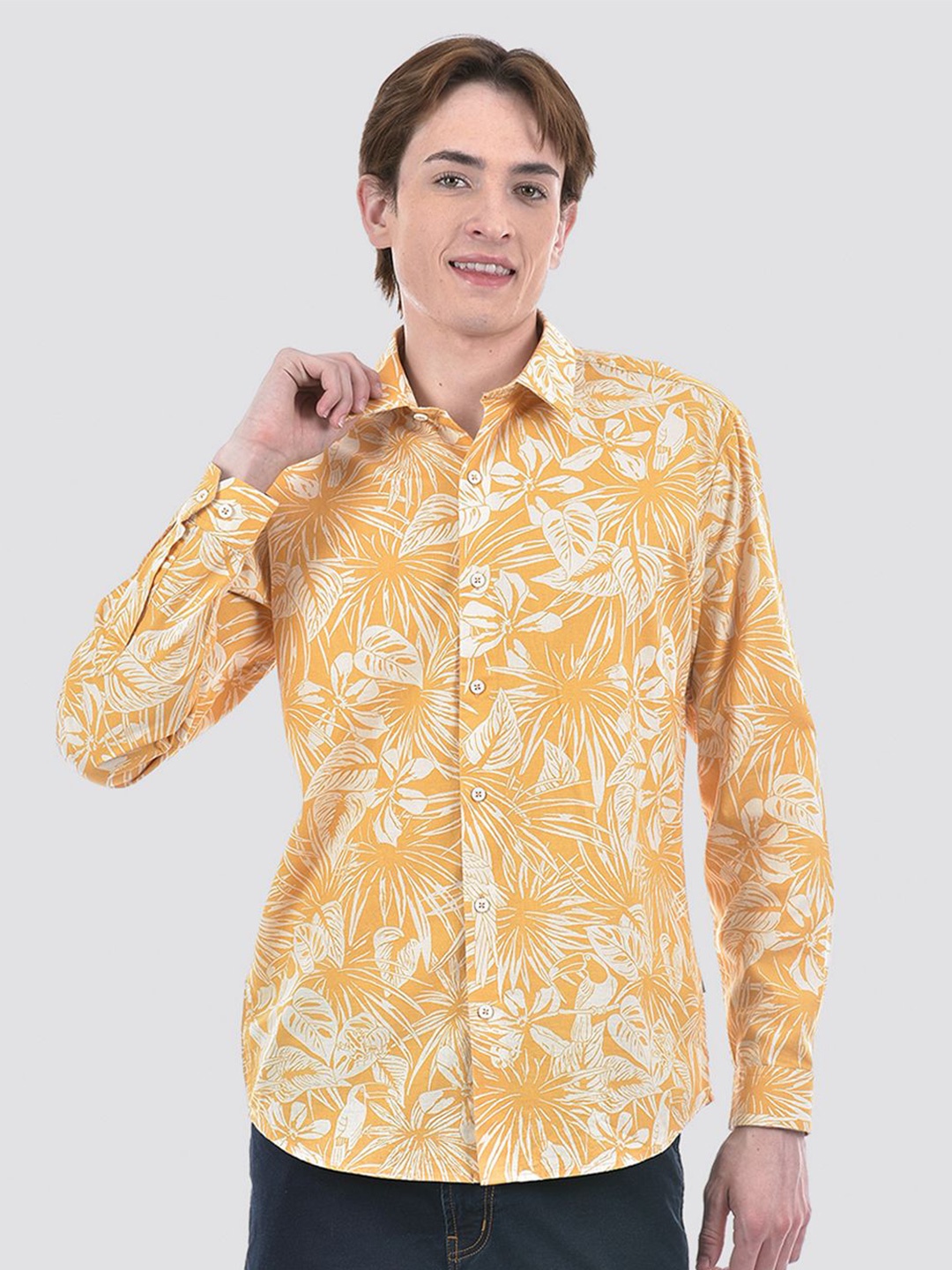 

Numero Uno Men Floral Print Regular Shirt, Yellow