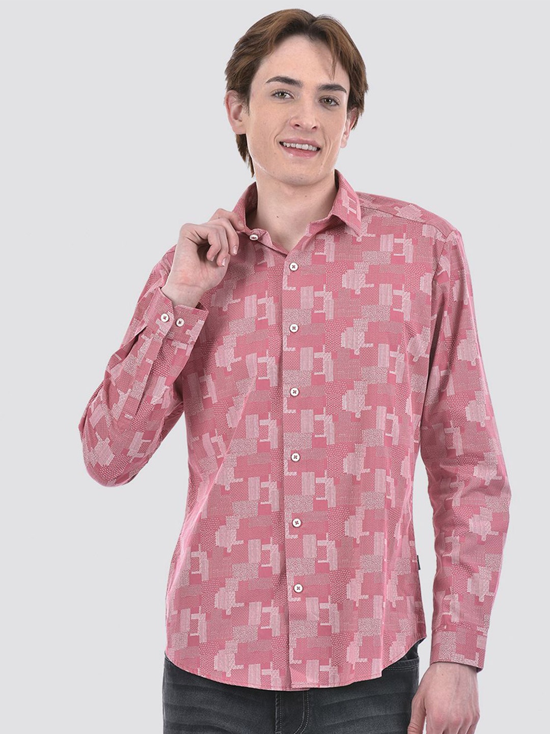 

Numero Uno Men Graphic Print Slim Shirt, Red