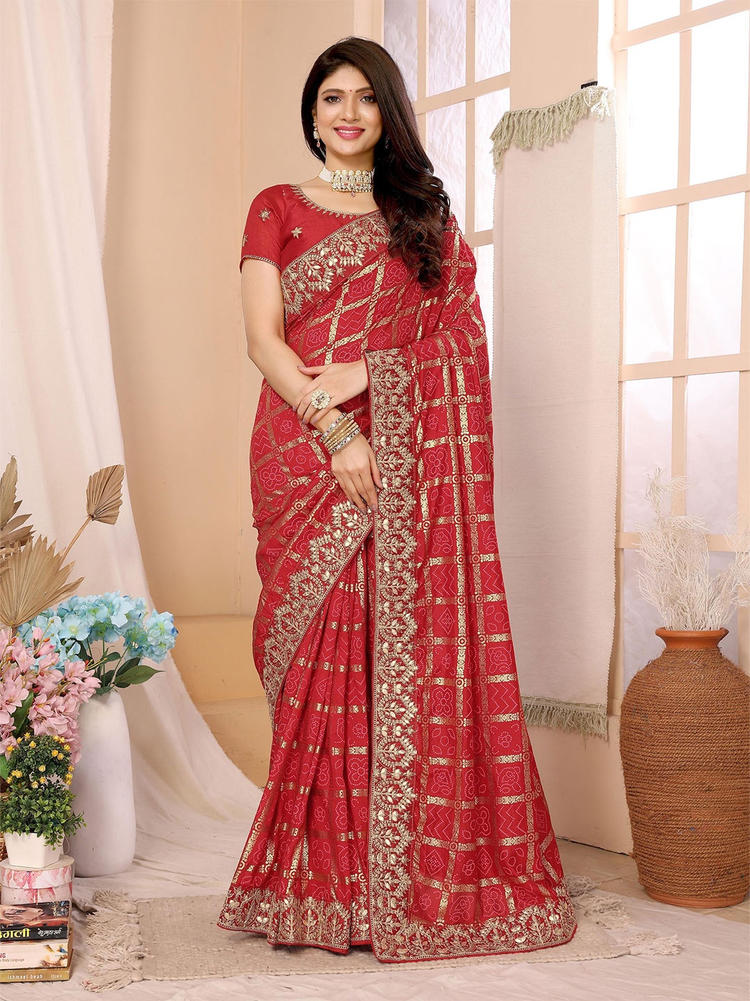 

ALAGINI Embellished Embroidered Bandhani Saree, Red