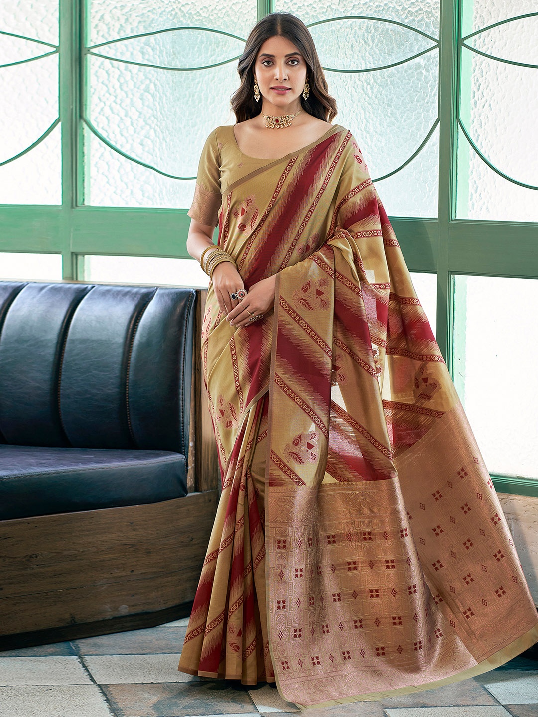 

Satrani Woven Design Zari Banarasi Saree, Beige