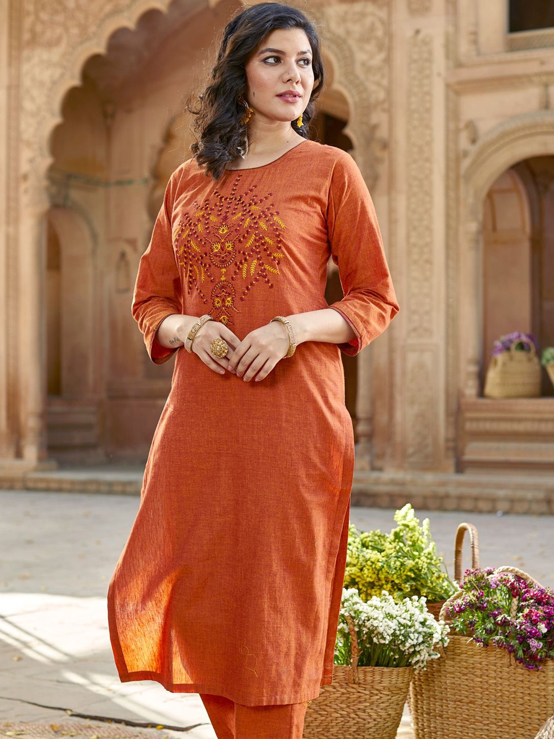 

WOMEN PLUS Women Floral Printed Thread Work Handloom Kurta, Orange