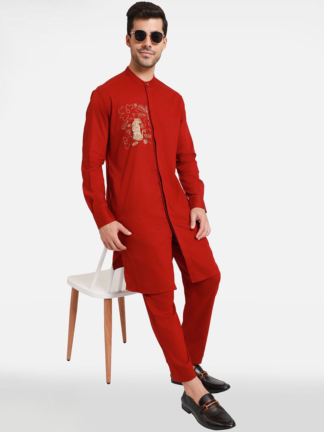 

Komal Kothari Floral Embroidered Mandarin Collar Straight Cotton Kurta, Burgundy