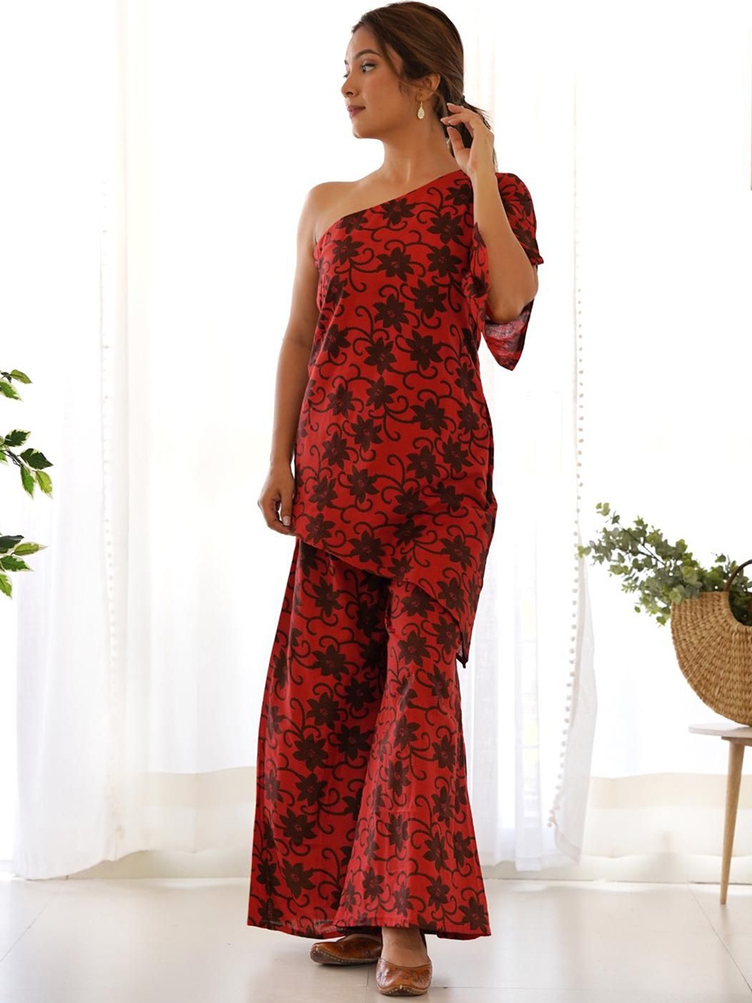 

Rangpur Floral Printed One Shoulder Pure Cotton Straight Kurta With Palazzos, Red