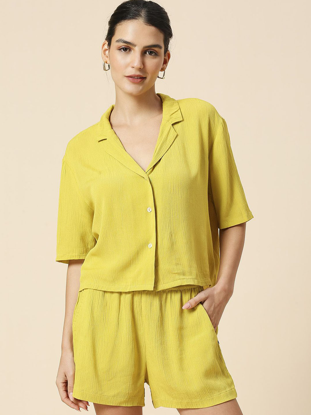 

Chemistry Self Design Lapel Collar Short Regular Sleeves Shirt & Shorts, Lime green