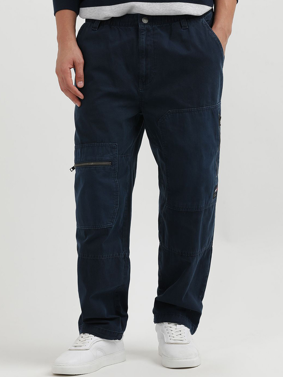 

Tommy Hilfiger Men Regular Fit Mid-Rise Trousers, Blue