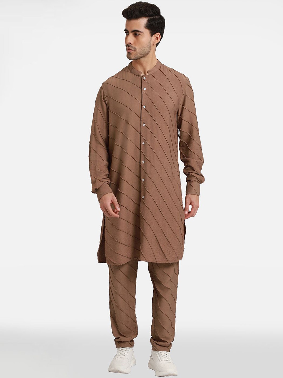

Komal Kothari Striped Mandarin Collar Thread Work Linen Kurta, Brown