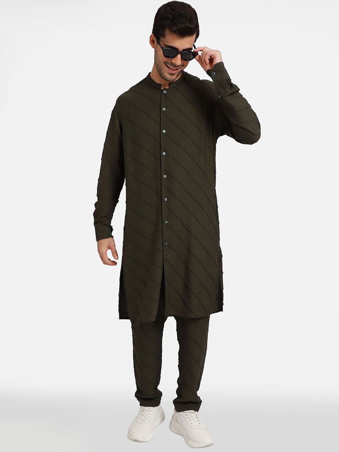 

Komal Kothari Striped Mandarin Collar Stragith Kurta, Green