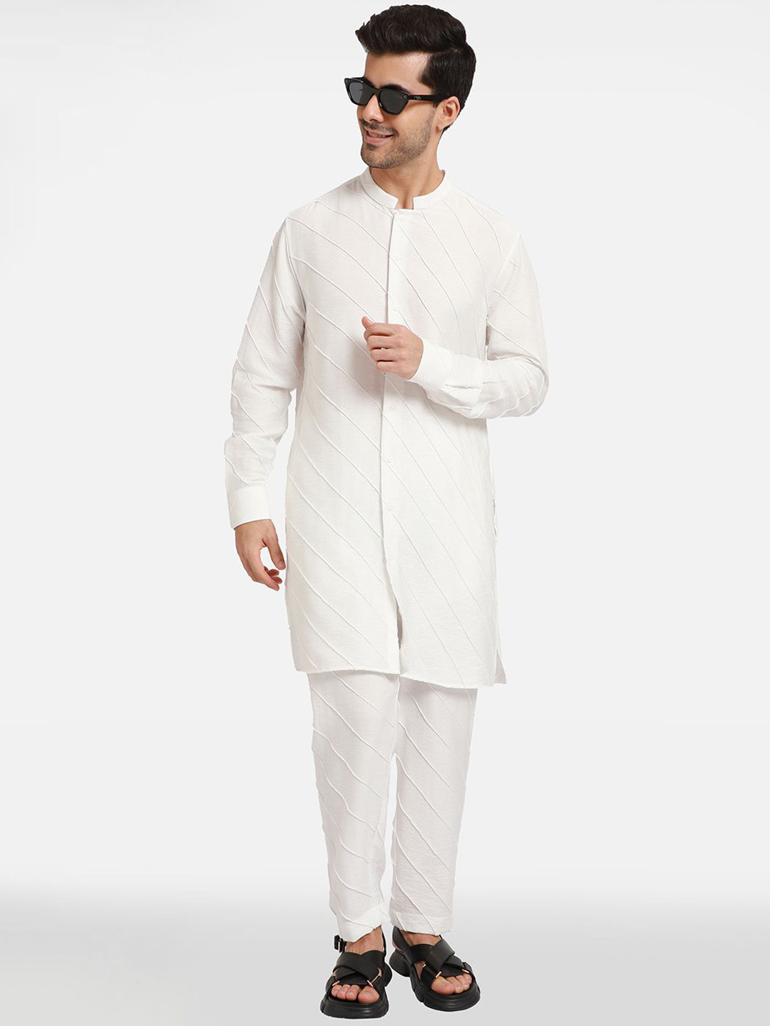 

Komal Kothari Striped Mandarin Collar Thread Work Linen Kurta, White