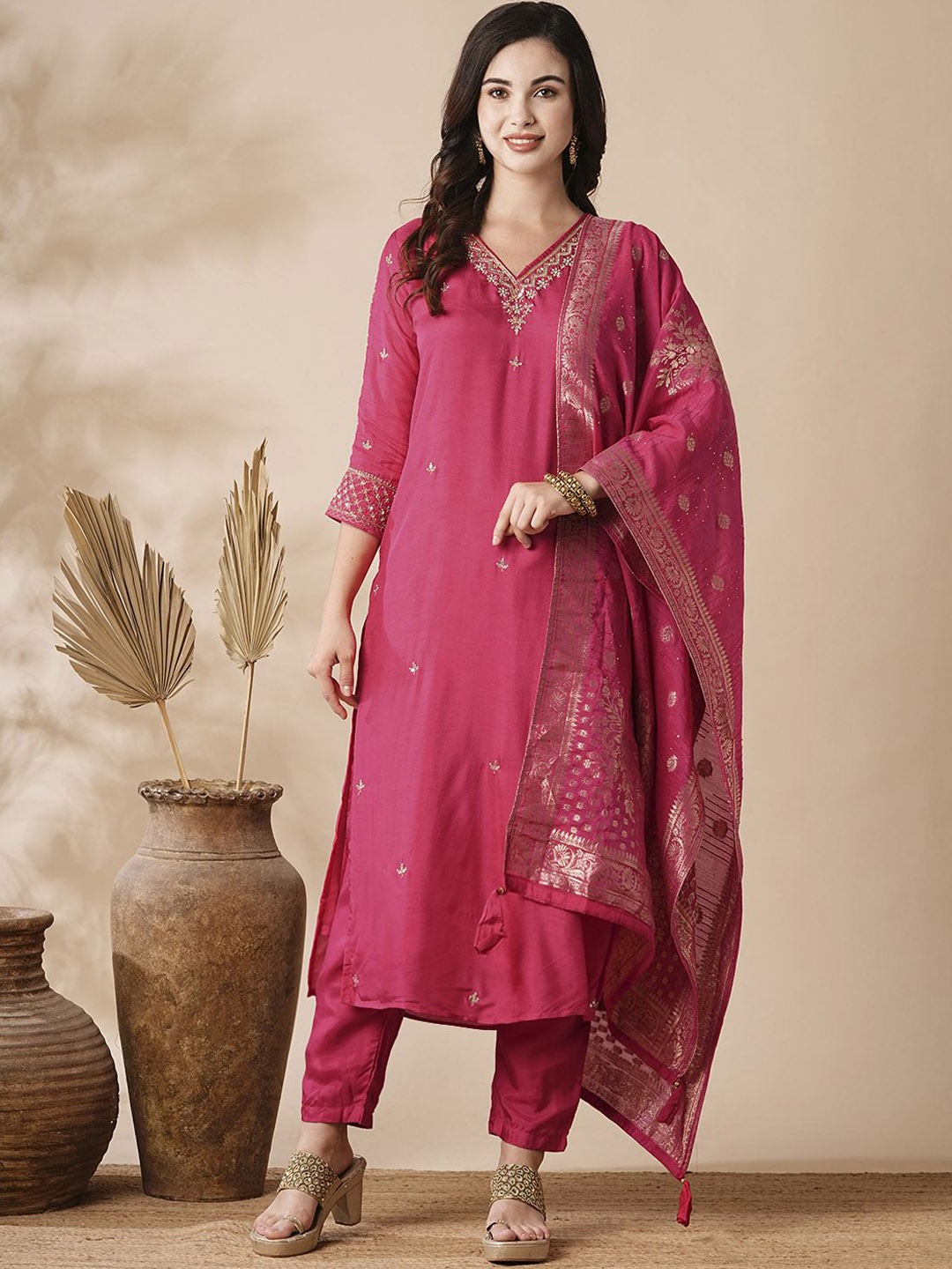 

FASHOR Ethnic Motifs Embroidered Regular Thread Work Kurta with Trousers & With Dupatta, Pink