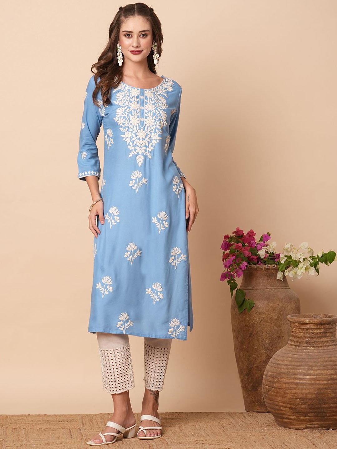 

FASHOR Round Neck Floral Embroidered Thread Work Kurta, Blue