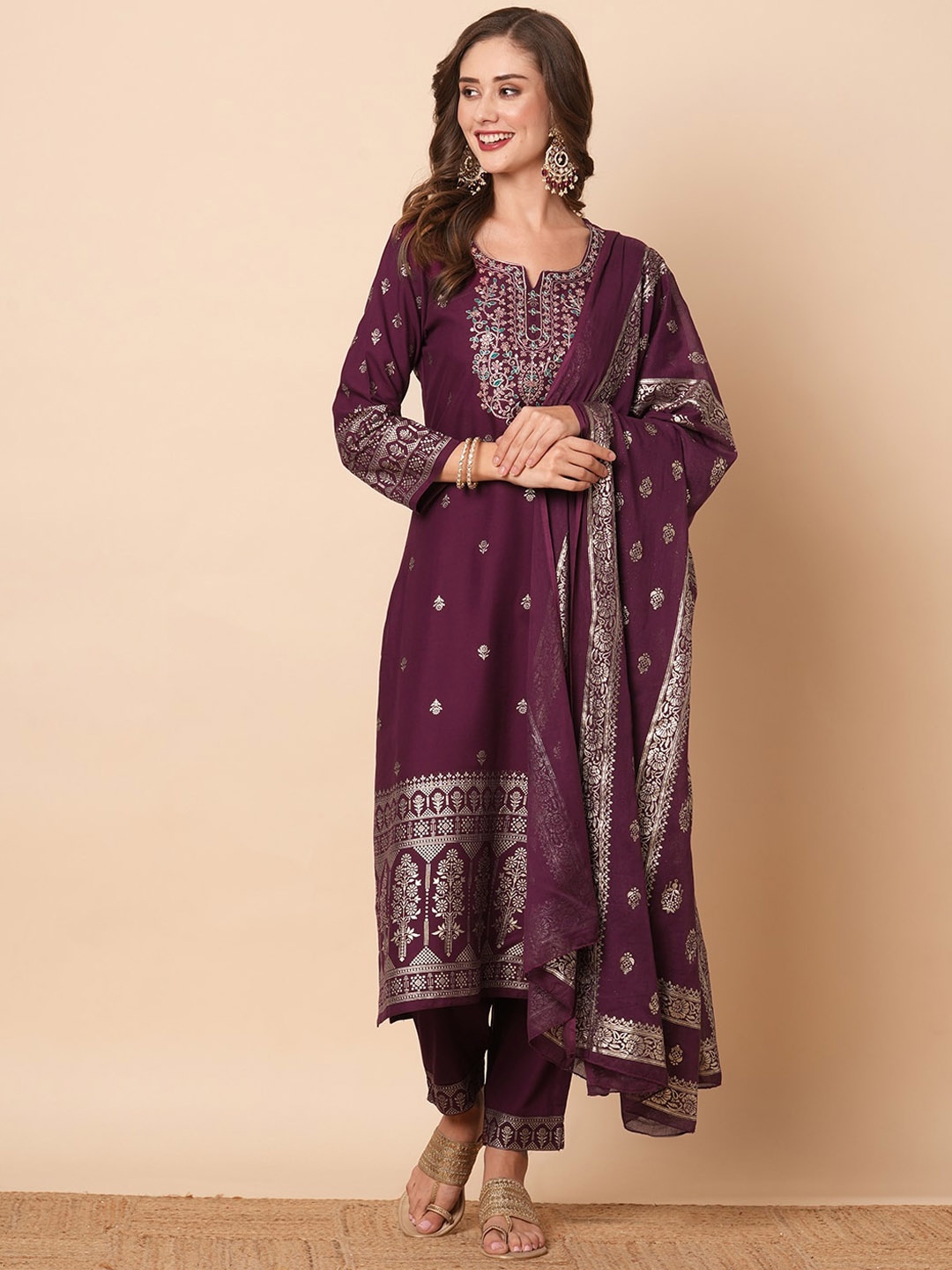 

FASHOR Floral Printed Notch Neck Sequinned Straight Kurta With Trousers & Dupatta, Burgundy