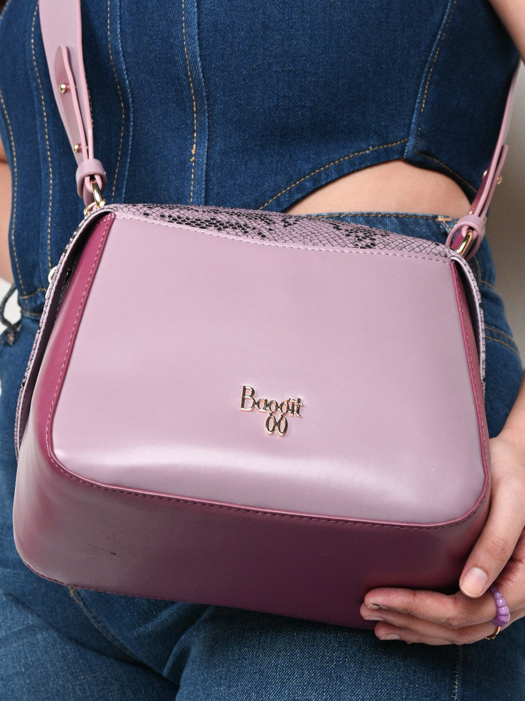 

Baggit Structured Sling Bag, Pink