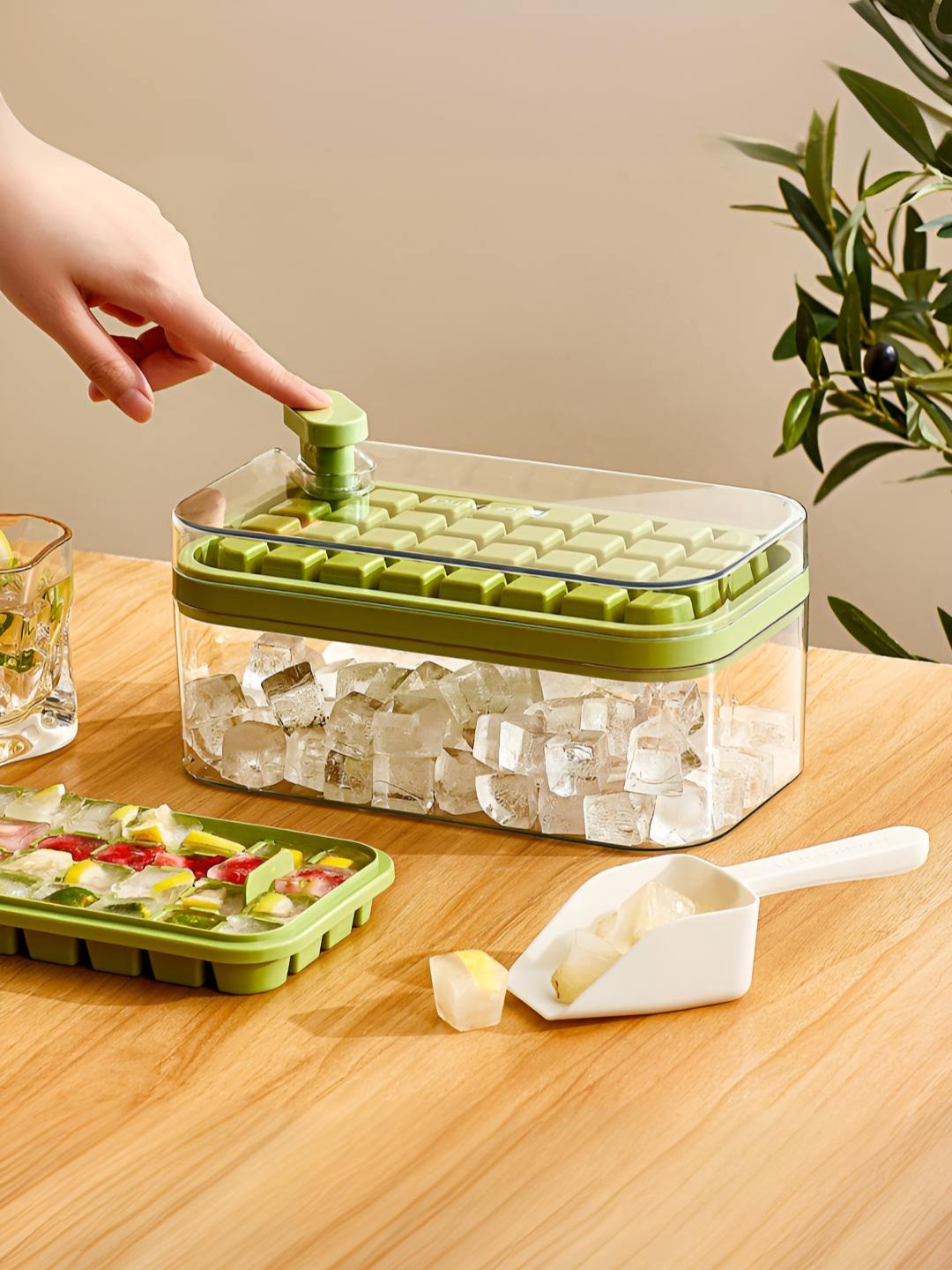 

UMAI Green & White Rectangular 2-Layer Ice Mould With Storage Box