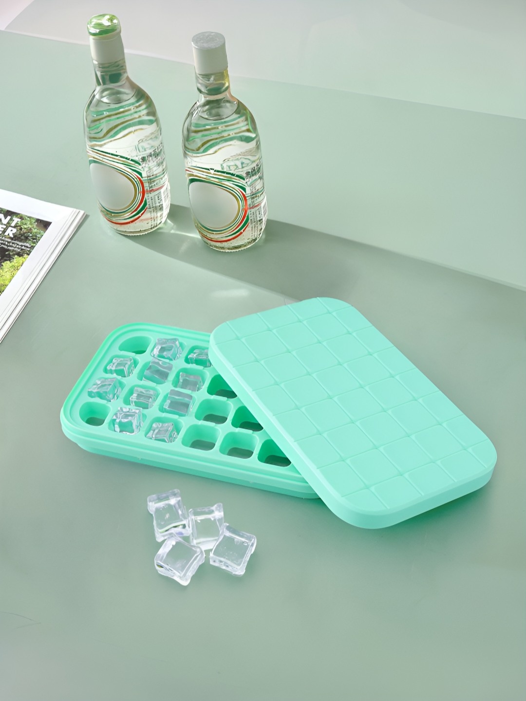 

UMAI Green Ice Tray With Storage Box