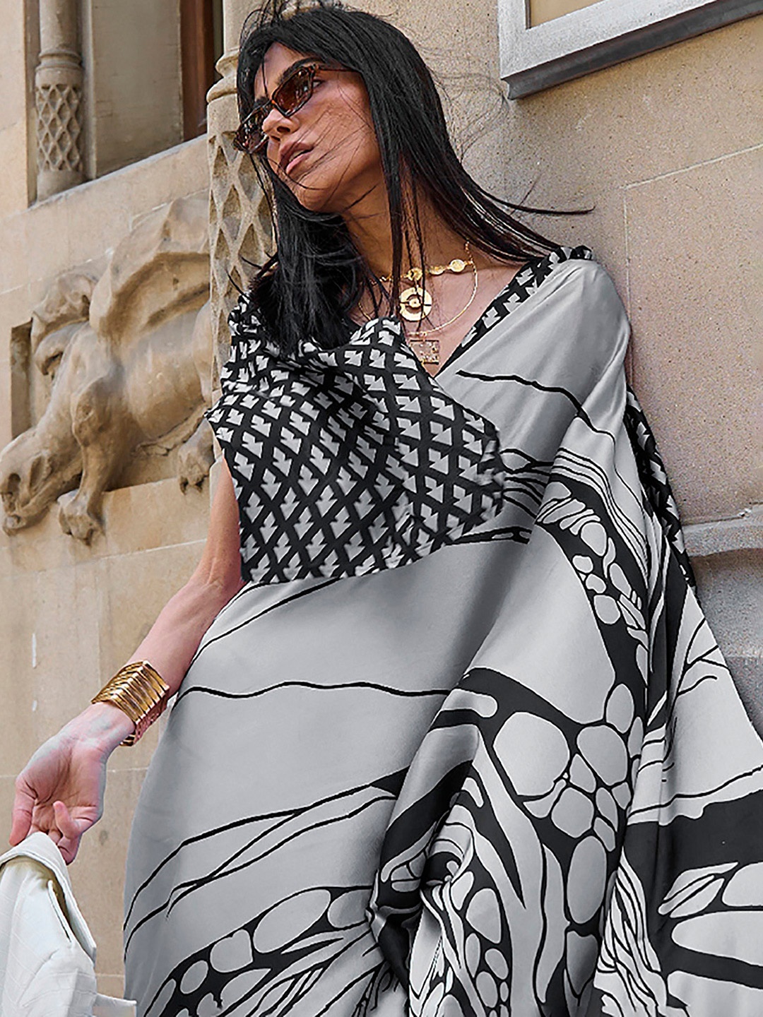 

Sangria Ethnic Digital Print Saree, Grey