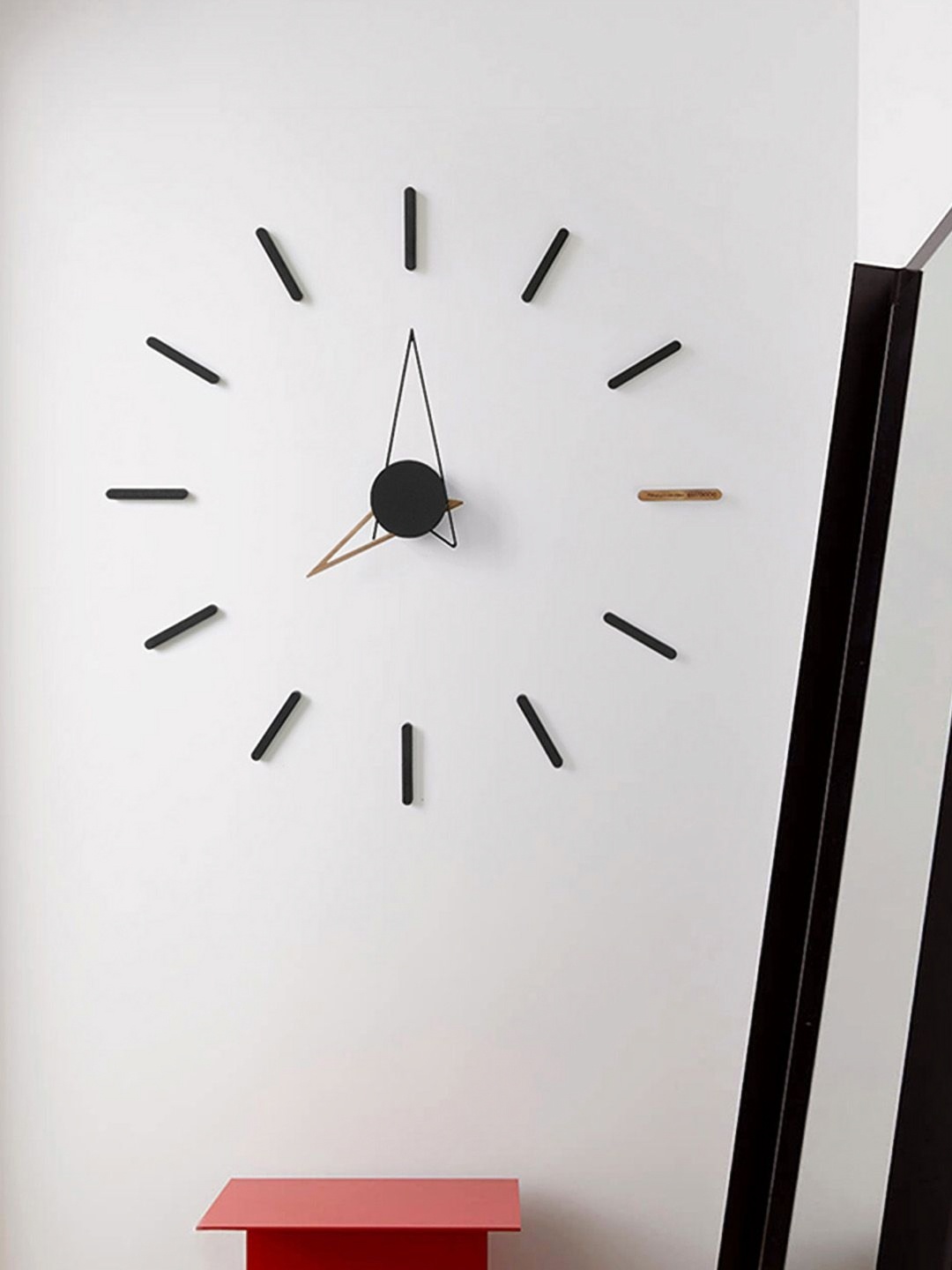 

La Muse Black Contemporary Analogue Wall Clock